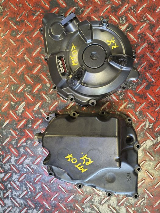 Vând baie+capac altenator Yamaha mt07,r7.