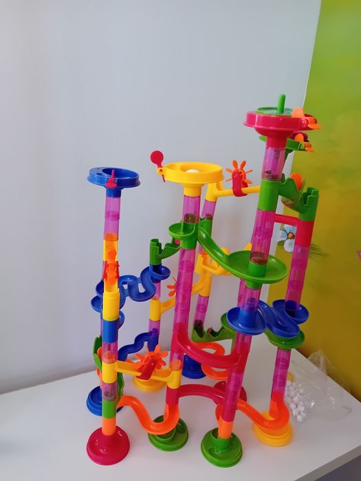 Играчки за момичета и момчета