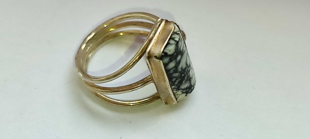 Кольцо серебряное с камнем леопардовый ОПАЛ