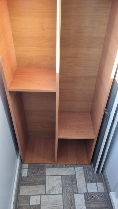 Отдам навесную полку