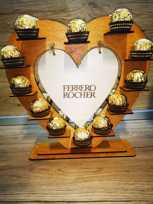 Сърце с бонбони за Св Валентин, 8-ми март, пирография на ваш текст