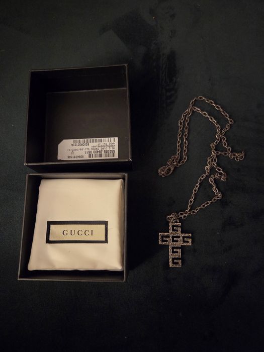 Lănțișor Gucci cu pandantiv cruce din argint