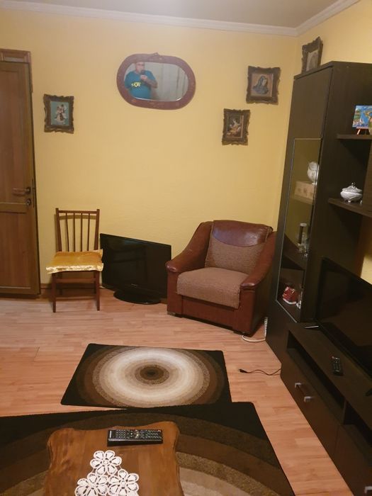 Închiriez apartament 3 camere