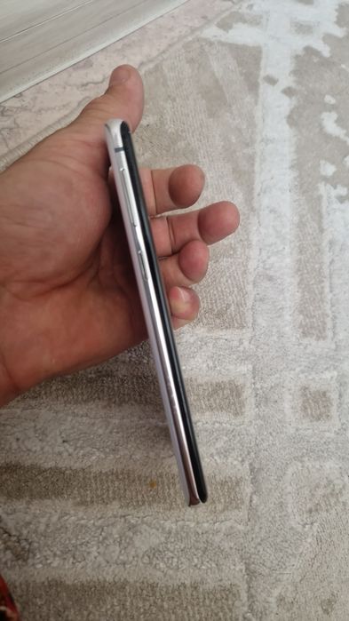 Продам Samsung S10