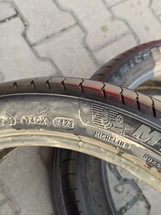 235 40 18 Michelin