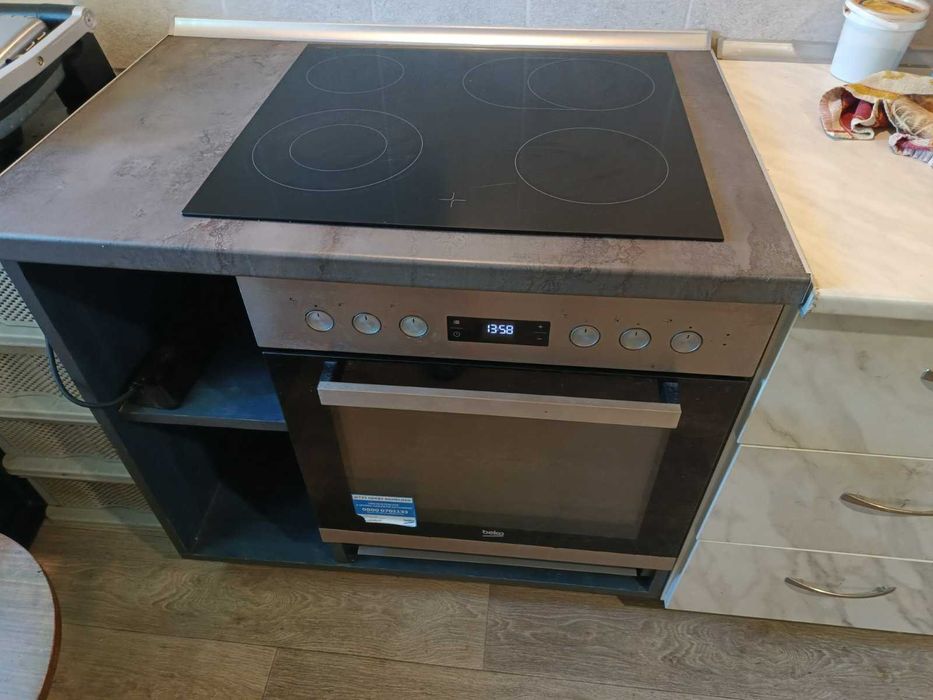 Фурна за вграждане + керамичен плот "BEKO" - 260 €