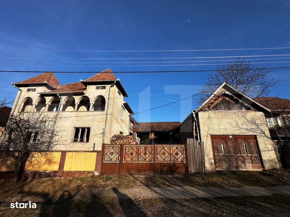 Casa cu 4 camere,baie, bucatarie,anexe.pivnita teren 2500 mp