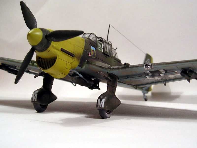 Сборная модель самолета Junkers Ju 87 B-1 Stuka (Heller 1:72)