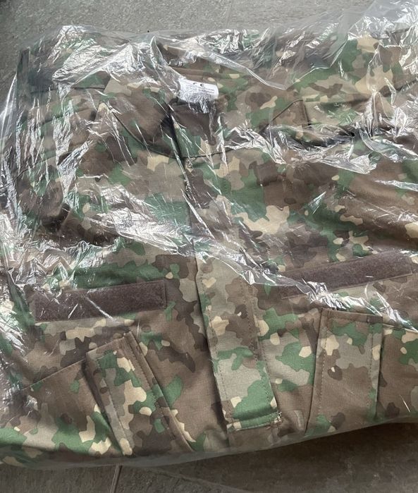 Tinuta combat, capela, căciulă, bluza tactica, bocanci, pelerina