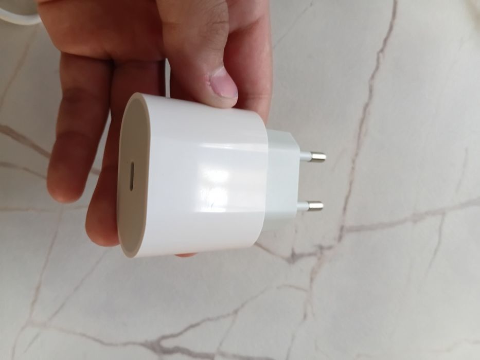 Кабель и Адаптер Apple USB-C