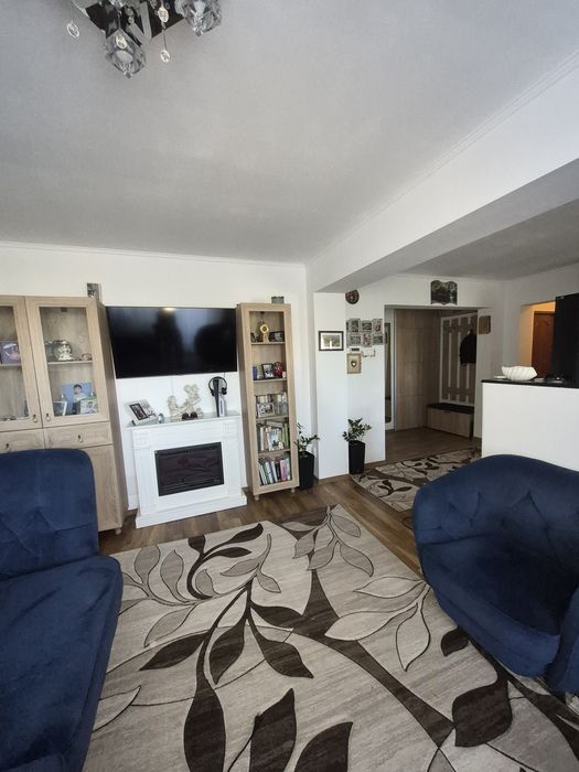 Vand apartament 3 camere