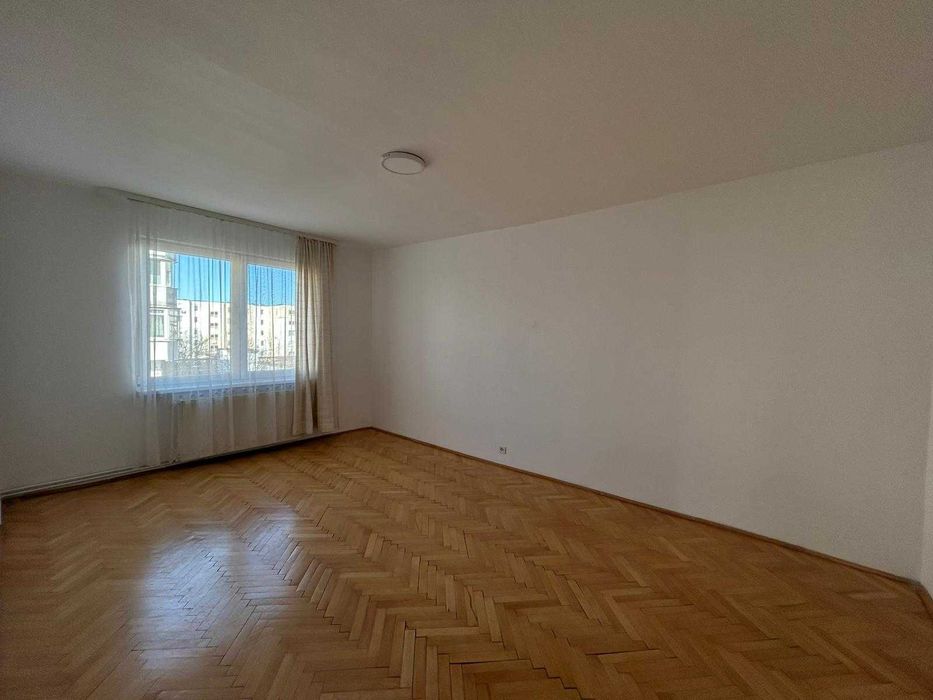 Inchiriez apartament