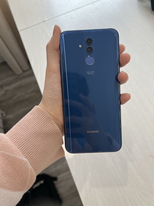 Телефон Huawei.
