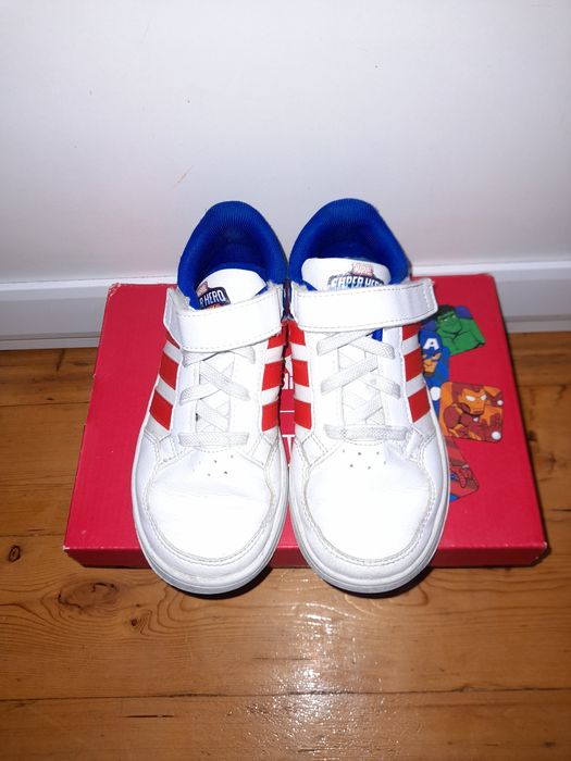 Много детски обувки .Детски ботуши КК 26н и яке бенетон