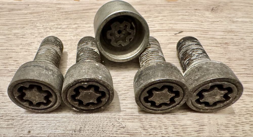 Секретни болтове Audi A6 A5 A4