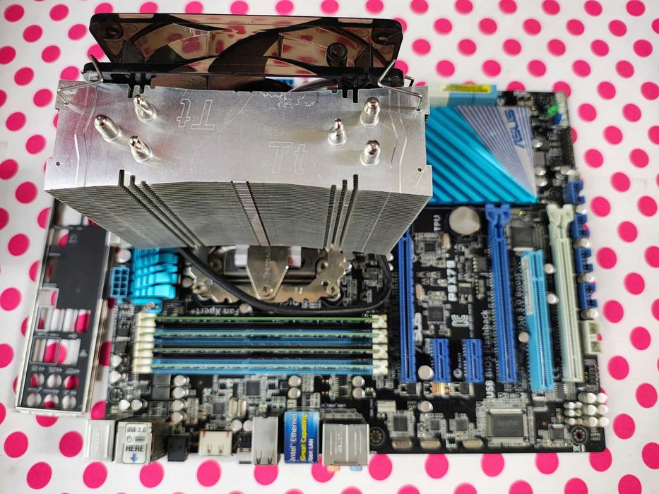 Kit Placa de baza Asus P9X79 cu Xeon E5-4603 v2 si 32 GB.