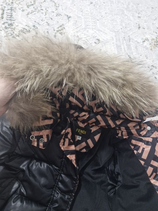 Продам детскую куртку