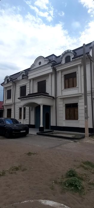 Сергели Дом  6 соток 10 комнат 3 этажа