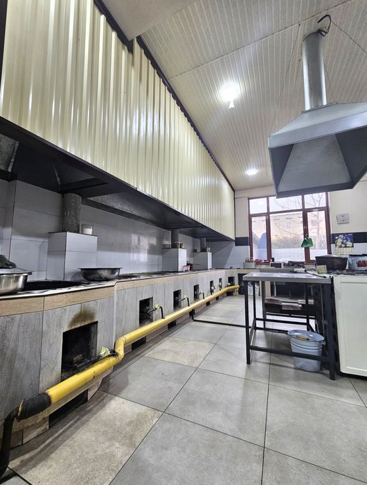 Продаётся действующее кафе в центре Кибрая.