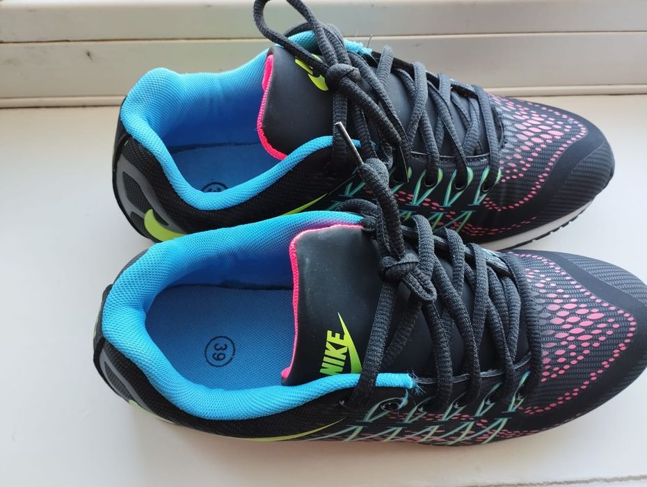 Кроссовки детские новые