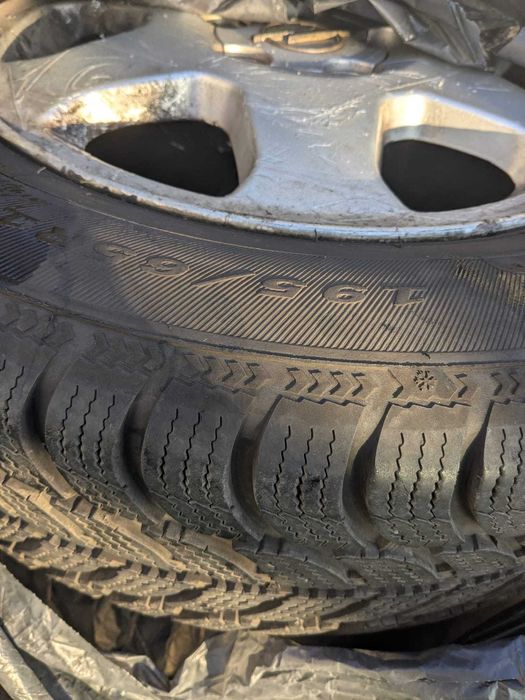 4 roți complete Opel Zafira - jante + cauciucuri de iarnă, 195/65 R16