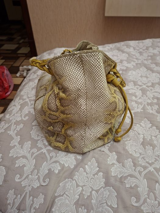 Продам кожаную сумку  под питона