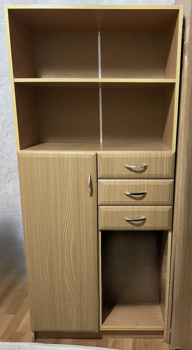 Продается книжный стеллаж