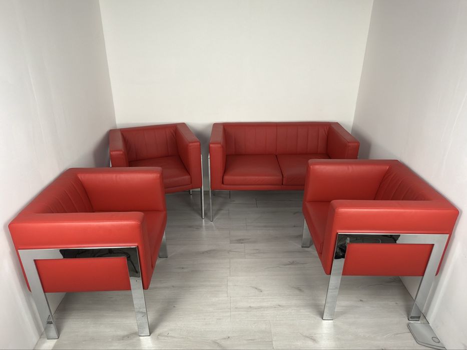 Комплект диван и три фотьойла с тапицерия червен с естествена кожа;