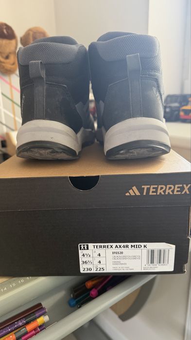 Продам демисезонные ботинки Adidas Terrex