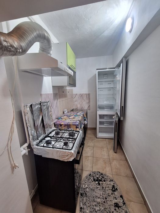 Închiriez Garsonieră