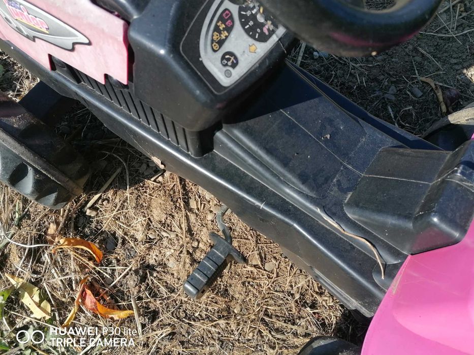 Tractor cu pedale pentru copii