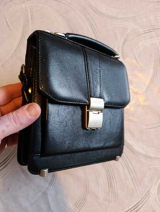 Елегантна кожена чанта PETEK – Стил и качество в едно