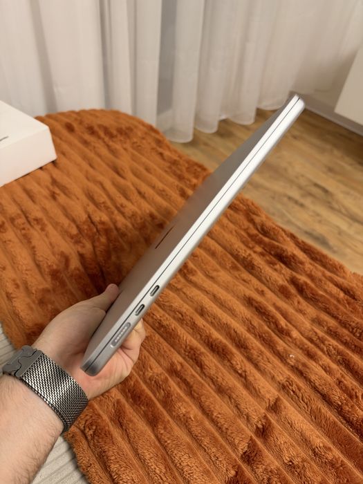 Macbook AIR, 15 inch, M2, 256 GB, 8 GB RAM, silver