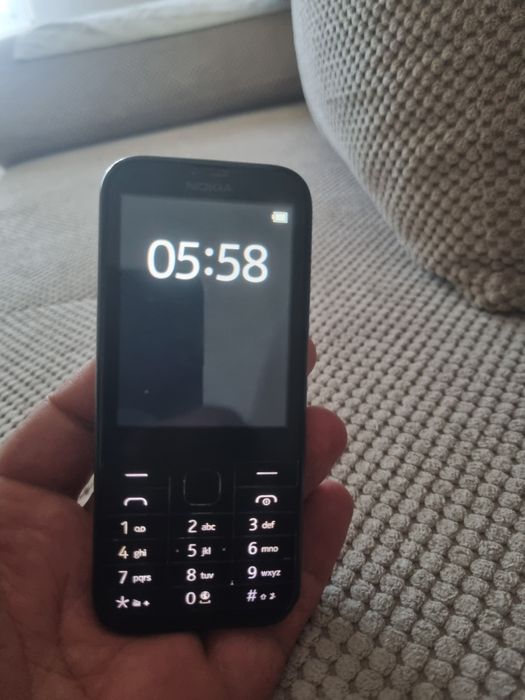 Продавам Nokia 225