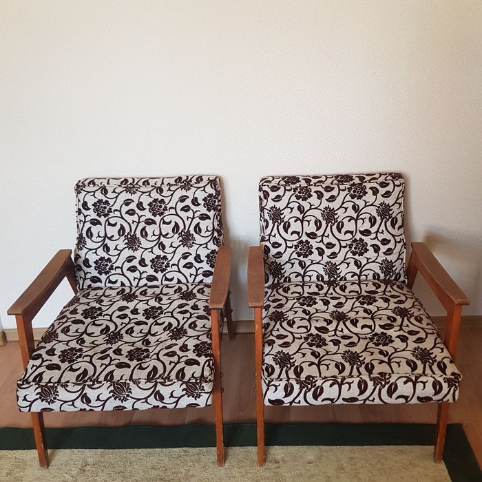 Мощный диван и кресло)