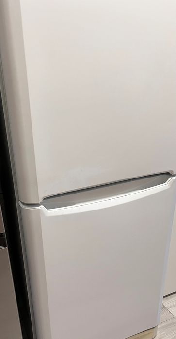 Vând frigider Îndesit  -utilizat