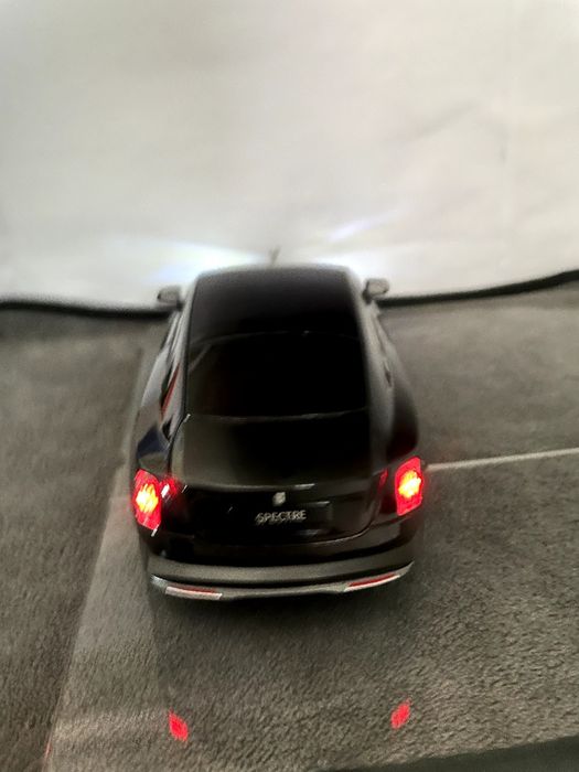 Rolls roys Spectre original modelka