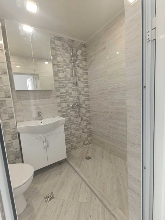 Дава се под наем Двустаен апартамент в Варна, Бизнес хотел - 60 кв.м за 612 € - Снимка #1