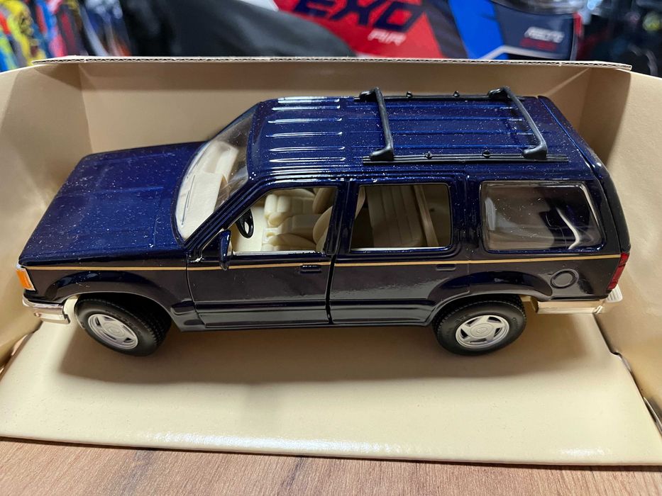 Метална колекционерска количкa FORD EXPLORER/MUSTNAG 1992г.Maisto 1:24