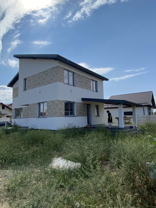 De vanzare vila parter + etaj