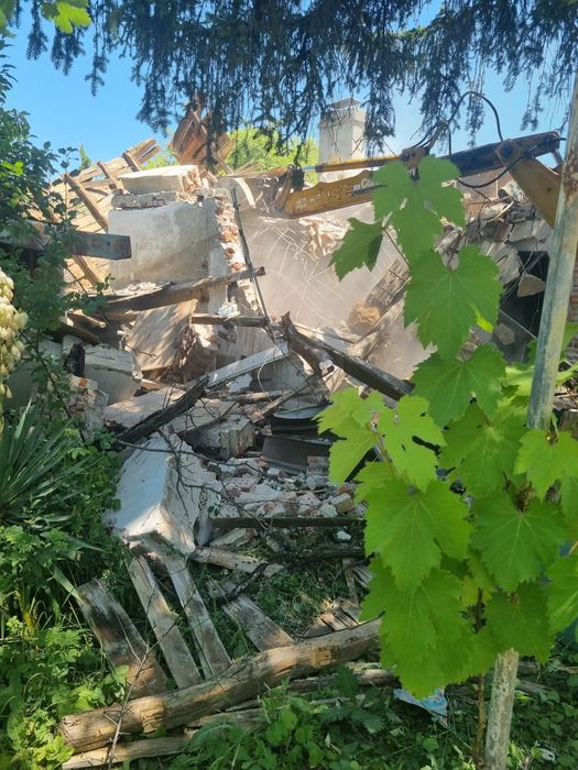 Събаряне на стари згради