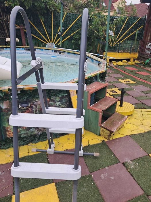 Scara pentru piscina