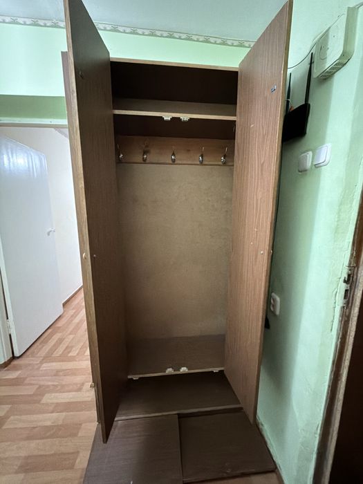 срочно отдаем даром шкаф