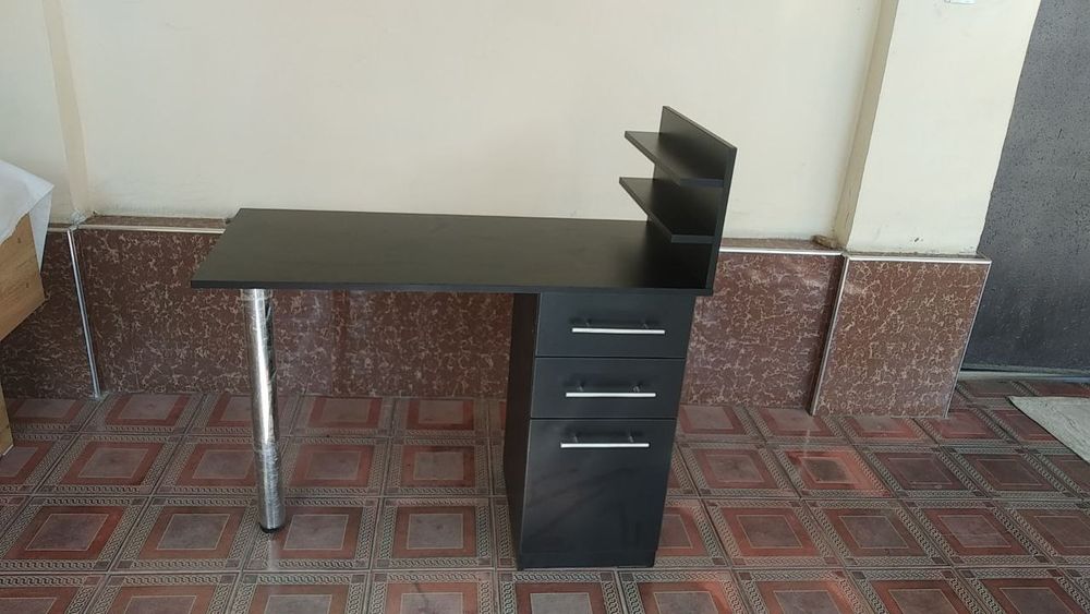 Маникюрный трансформер стол.