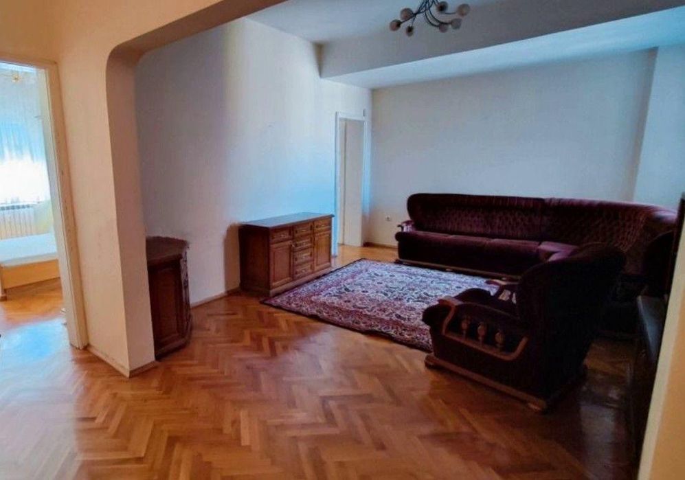 Дава се под наем Тристаен апартамент в София, Център - 95 кв.м за 690 € - Снимка #1