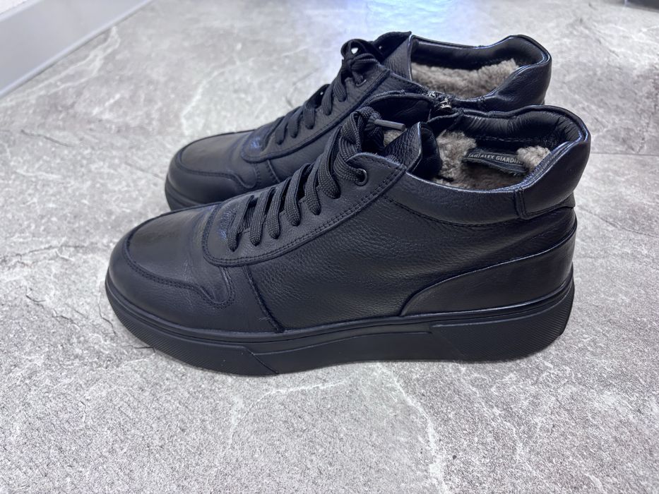 Продам зимние ботинки