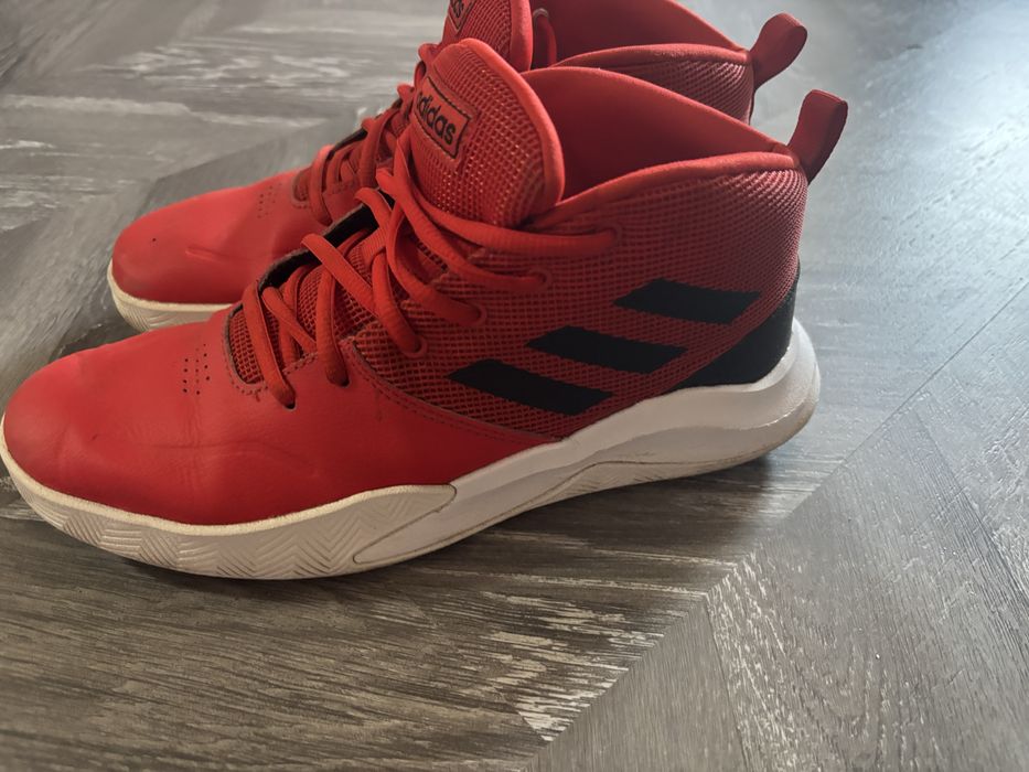 Мъжки червени кецове adidas 40 номер