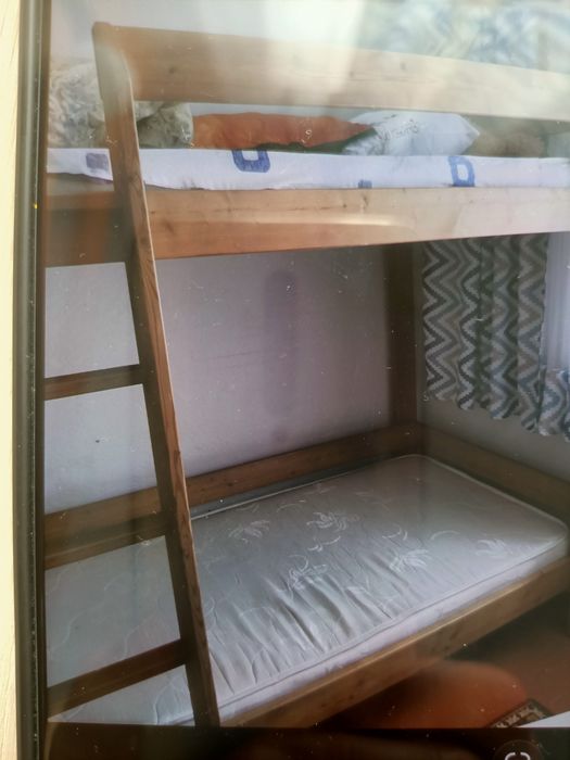 Деревянная кровать