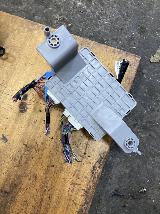 Mazda CX-7 2.2d 4x4 2010година BCM модул