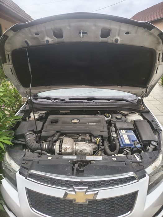Vând Chevrolet Cruze